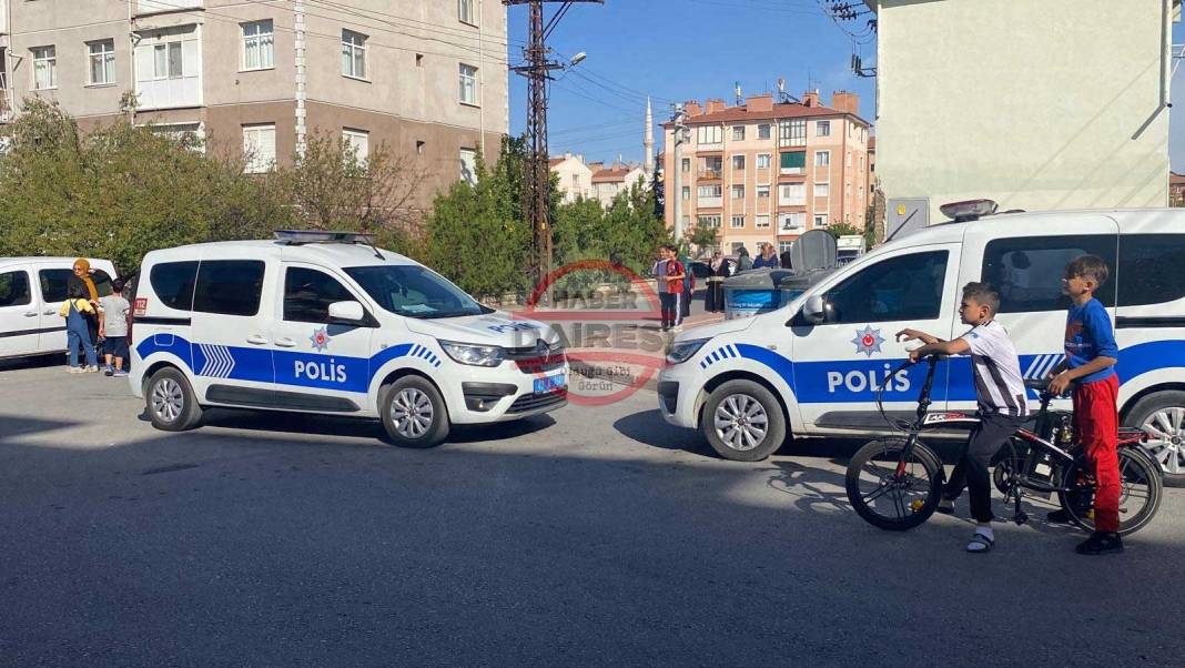 Konya’da ortaokul öğrencisi, okul önünde bıçaklandı 5